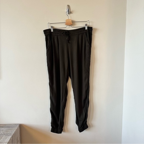 ARITZIA-AZURE Skies “Los Feliz Joggers” In Dark Olive (Size: Medium) - Picture 2 of 12